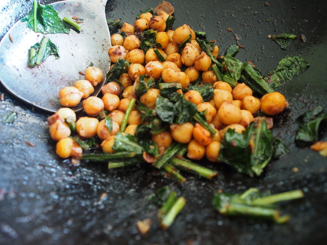 Za'atar Spiced Chickpea and Kale Salad